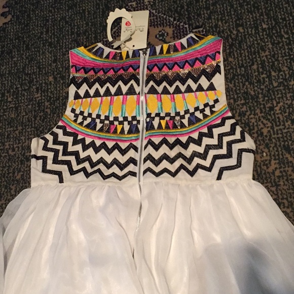 Gorgeous size S white embroidered maxi dress - Picture 4 of 5